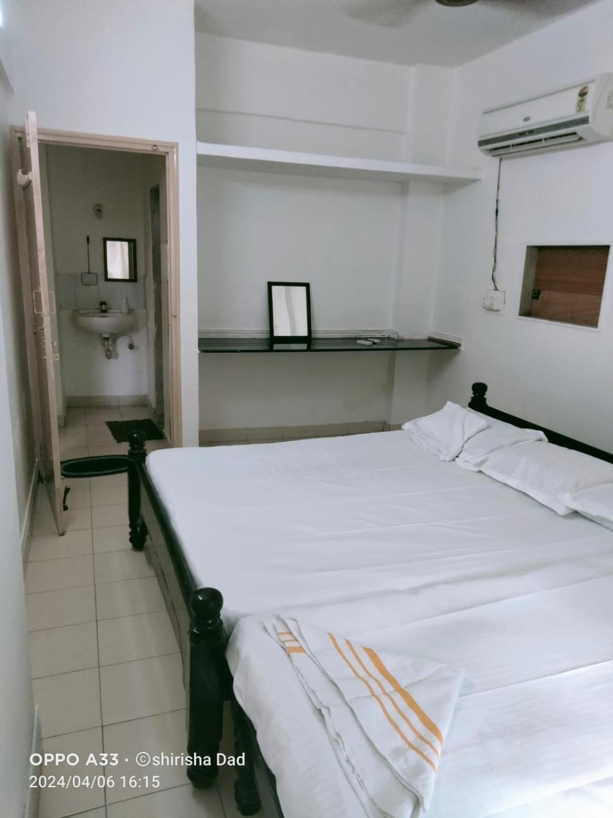 Vasavi Nivas Hotel Tirupati Ngoại thất bức ảnh
