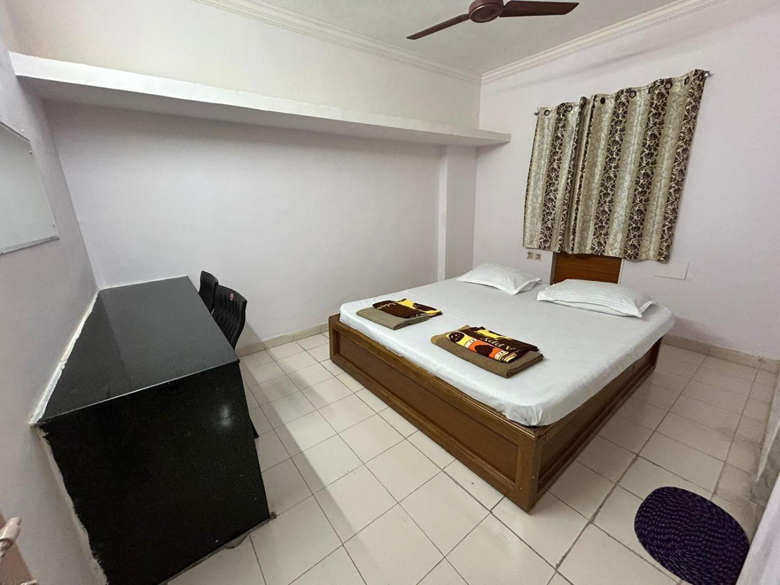 Vasavi Nivas Hotel Tirupati Ngoại thất bức ảnh
