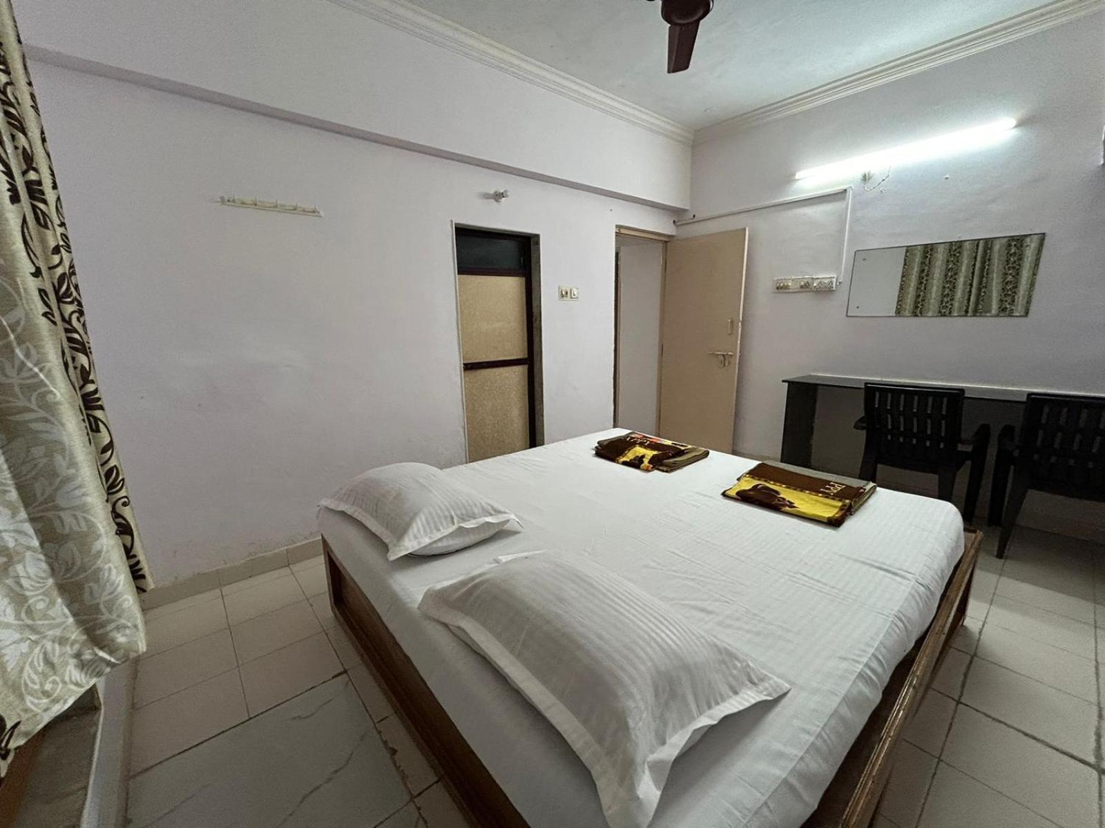 Vasavi Nivas Hotel Tirupati Ngoại thất bức ảnh
